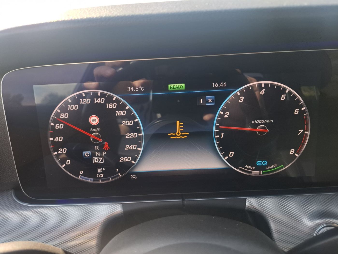 Coolant temperature warning on the instrument cluster