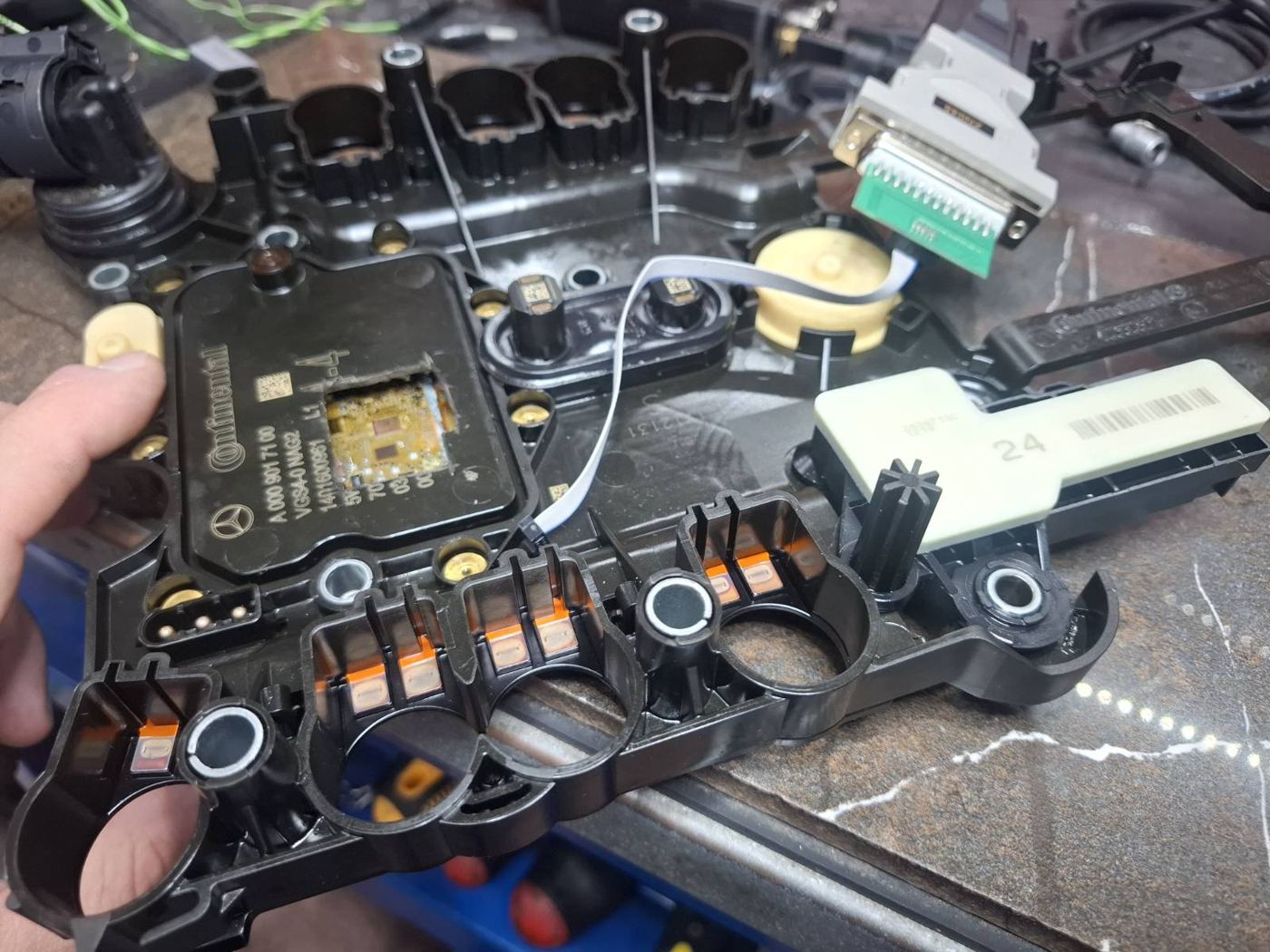 Continental-VGS4-NAG2-Getriebeplatine bei der Programmierung